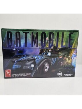 SEALED AMT Batman Forever Batmobile 1/25 Model Kit DC Skill 2 51 Parts AMT1240